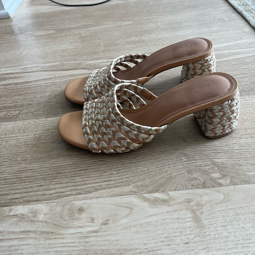 Universal Thread Block Heel Sandals - Picture 2 of 6